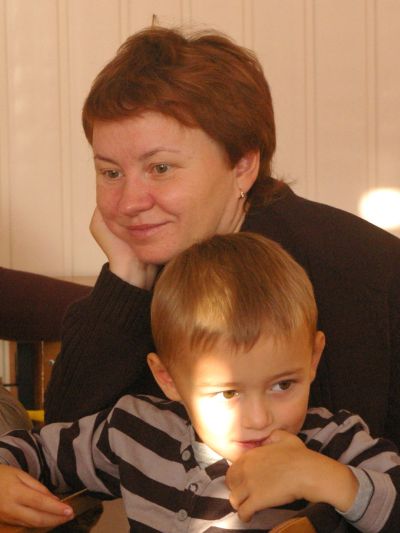 Мальчик с мамой